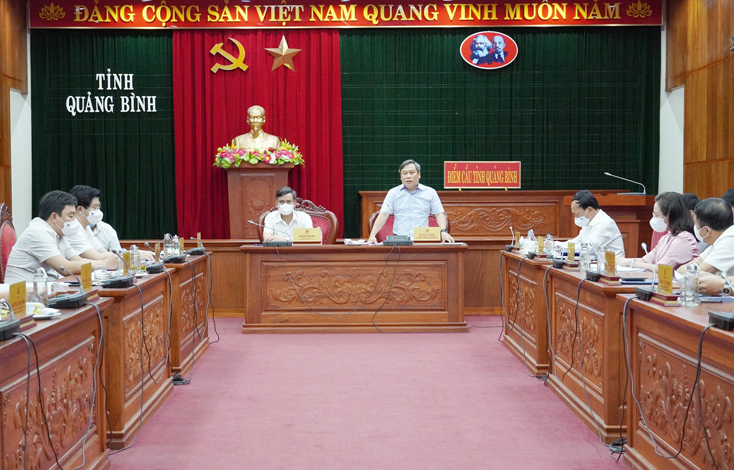 Đồng chí Bí thư Tỉnh ủy Vũ Đại Thắng phát biểu đặt vấn đề.