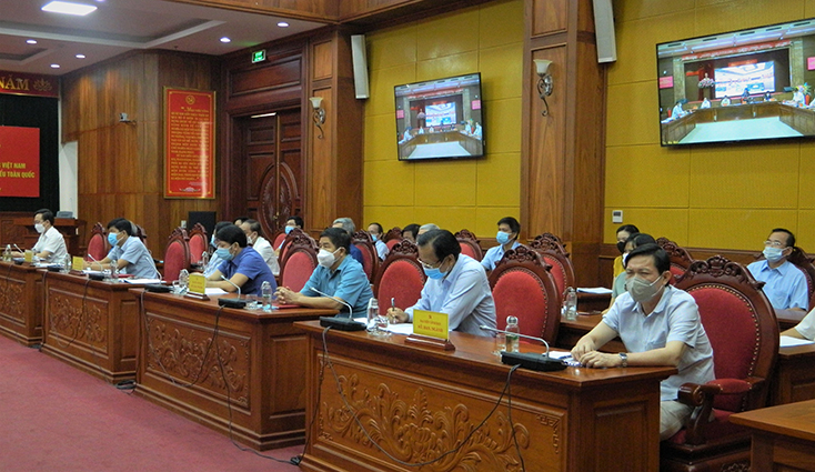 Các đại biểu dự hội nghị tại điểm cầu Quảng Bình.