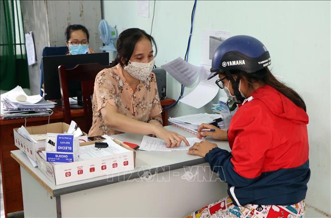  Các địa phương ở thành phố Phan Rang-Tháp Chàm giải quyết chi trả kinh phí cho người thuộc diện thụ hưởng theo Nghị quyết số 68/NQ-CP của Chính phủ. Ảnh minh họa: Công Thử/TTXVN