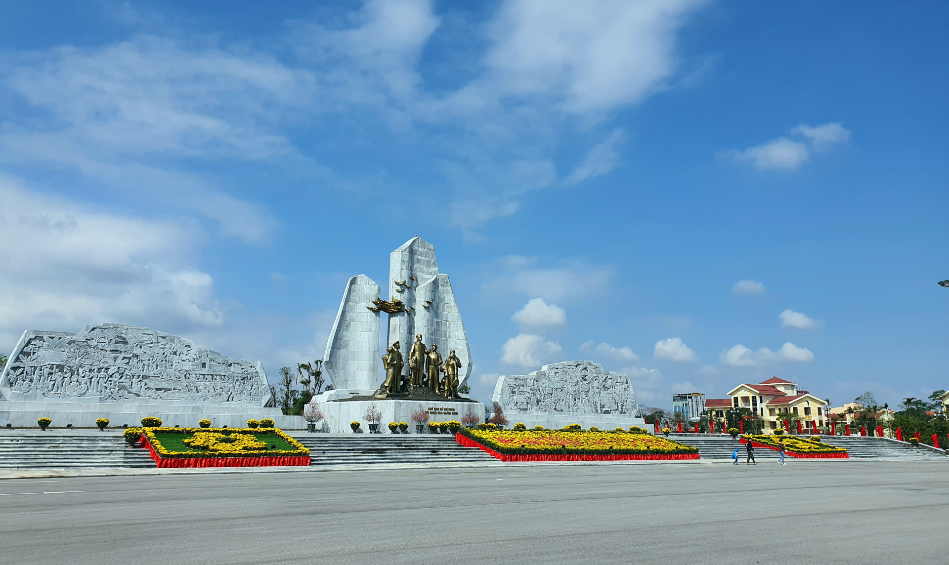 Quảng trường Hồ Chí Minh tại trung tâm thành phố 