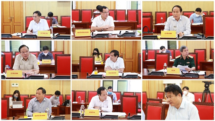 Các thành viên Ban Chỉ đạo đóng góp ý kiến xây dựng Đề án tại Phiên họp. (Ảnh: Đỗ An)