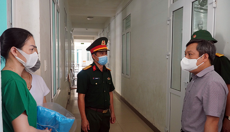 Đồng chí Vũ Đại Thắng: Những công dân được đón về là các bà mẹ mang thai, nuôi con nhỏ, trẻ em…, đều là những đối tượng yếu thế, cần sự chăm sóc đặc biệt. 