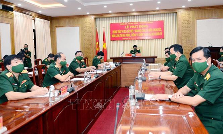 Đại diện lãnh đạo các cơ quan, đơn vị trực thuộc Bộ Quốc phòng dự lễ phát động. Ảnh: TTXVN phát