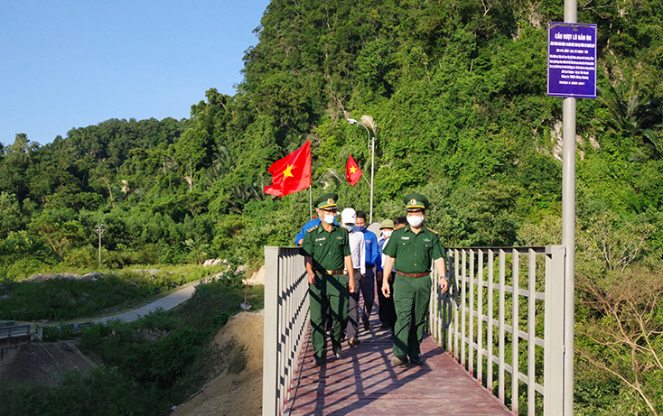 Khánh thành sử dụng cầu vượt lũ giúp chính quyền địa phương, người dân giảm thiểu khó khăn trong mùa mưa lũ.