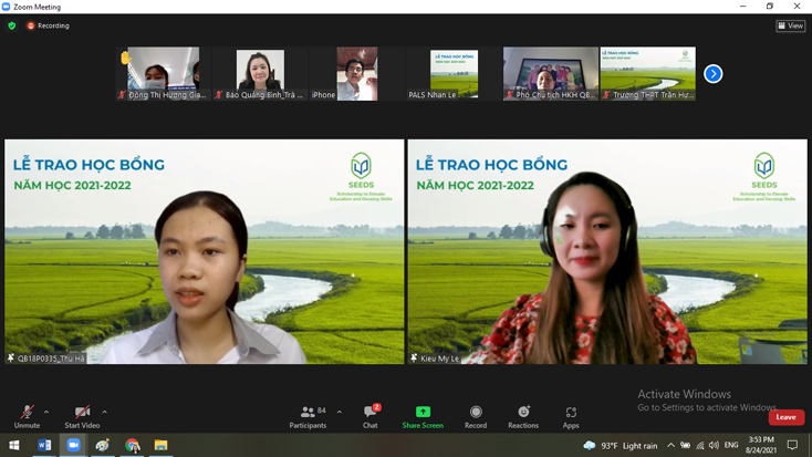 Đại diện học sinh Quảng Bình phát biểu cảm ơn chương trình trao học bổng phát triển giáo dục và kỹ năng SEEDS năm học 2021-2022.