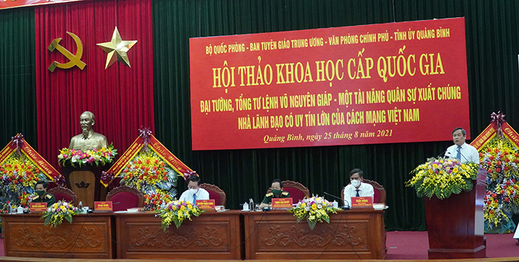 Đồng chí Bí thư Tỉnh ủy Vũ Đại Thắng phát biểu chào mừng tại hội thảo.
