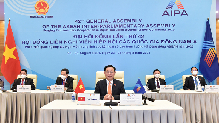 Chủ tịch Quốc hội Vương Đình Huệ và các Phó Chủ tịch Quốc hội dự AIPA 42 tại điểm cầu Hà Nội.