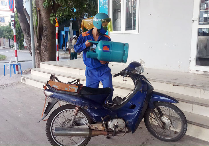 Đội ngũ nhân viên kinh doanh xăng dầu ở các cơ sở đã được tiêm đầy đủ 2 mũi vắc-xin Covid-19 để phòng ngừa dịch bệnh