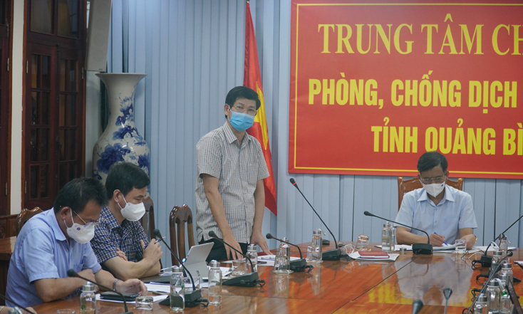 Đồng chí Phó Chủ tịch UBND tỉnh, Phó Chỉ huy trưởng Thường trực Trung tâm Chỉ huy phòng, chống dịch Covid-19 tỉnh Hồ An Phong phát biểu về triển khai công tác chống dịch trong thười gian tới.