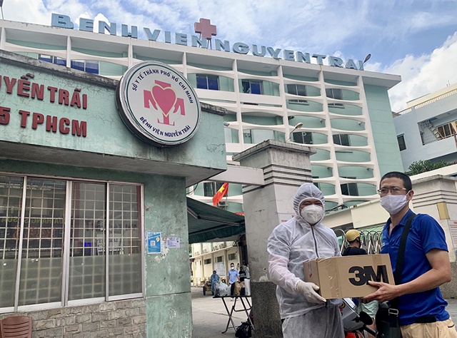 Hỗ trợ đội ngũ y tế và cho tuyến đầu tại các bệnh viện, các khu cách ly ở miền Nam.