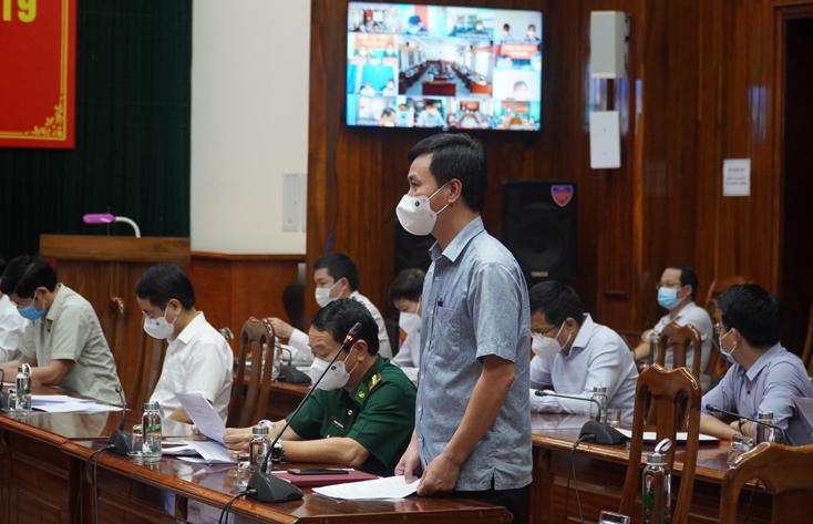 Đồng chí Giám đốc Sở Y tế, Phó CHT Trung tâm chỉ huy phòng, chống dịch Covid-19 tỉnh Nguyễn Đức Cường thông tin về công tác phòng chống dịch trên địa bàn tỉnh thời gian qua.