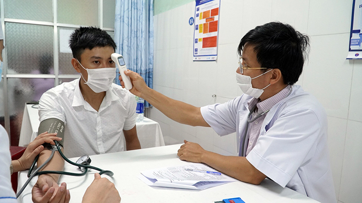 Công tác tiêm phòng vắc xin được triển khai kịp thời, an toàn.