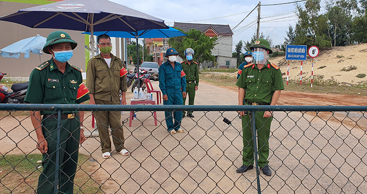 Mỗi xã phường là một “pháo đài” chống dịch.