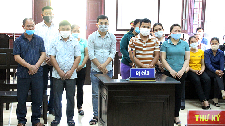 Một phiên tòa hình sự được tổ chức trong tình hình dịch Covid-19 bùng phát.