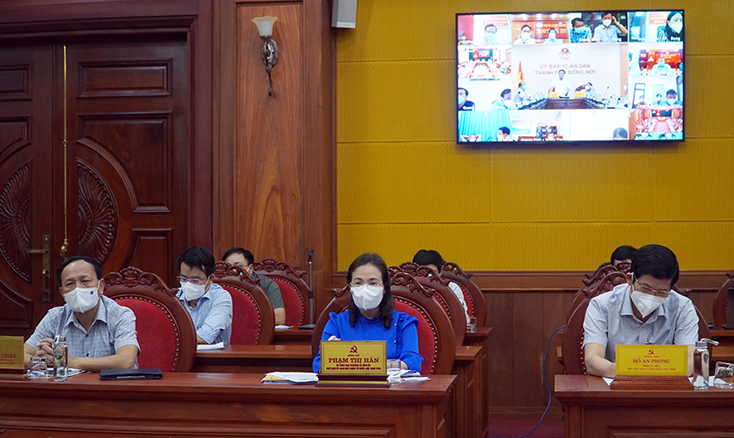 Các đại biểu tại điểm cầu Tỉnh ủy