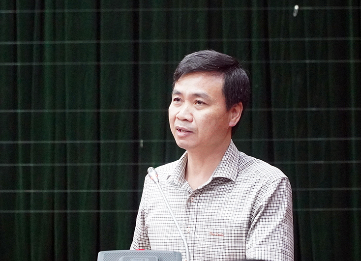Đồng chí Nguyễn Đức Cường, Tỉnh ủy viên, Giám đốc Sở Y tế phát biểu tại buổi làm việc.