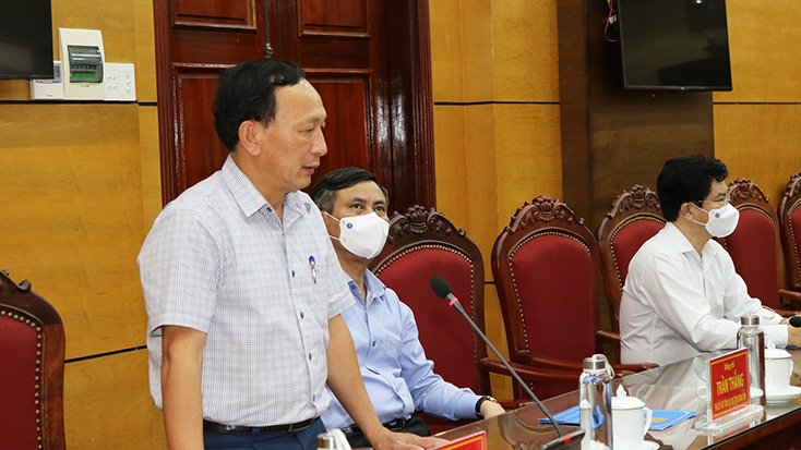 Đồng chí Trần Hải Châu, Phó Bí thư Thường trực Tỉnh ủy, Chủ tịch HĐND tỉnh phát biểu giao nhiệm vụ đối với Phó Giám đốc Công an tỉnh Lê Văn Hóa.