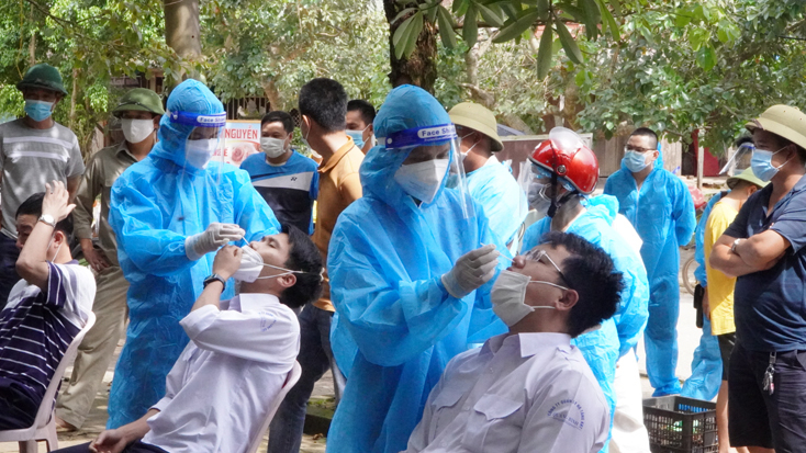 Tập trung xét nghiệm RT-PCR khu vực phong tỏa. 