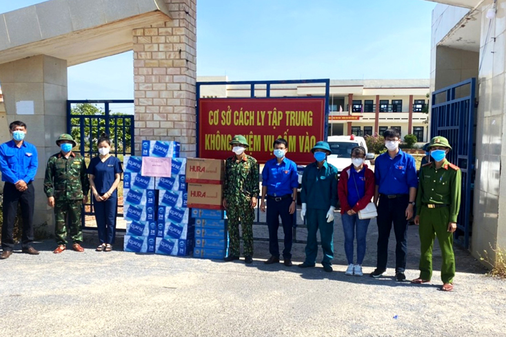 Đoàn Khối các cơ quan tỉnh thăm và tặng quà các khu cách ly tập trung.