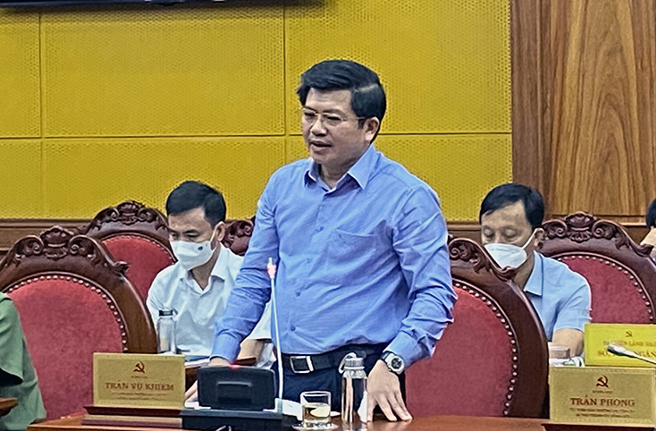 Các đại biểu thảo luận tại buổi làm việc.
