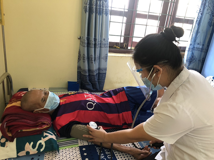 Kiểm tra sức khỏe các đối tượng tại Trung tâm BTXH tỉnh 