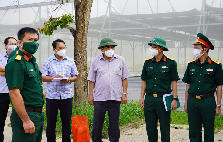 Đồng chí Phó Chủ tịch Thường trực UBND tỉnh Đoàn Ngọc Lâm nắm bắt tình hình tại khu cách ly tập trung Nhà nghỉ Thanh Niên.