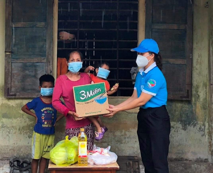 Thông qua chương trình “Triệu phần quà san sẻ yêu thương” đã có hàng nghìn phụ nữ,trẻ em và người dân có hoàn cảnh đặc biệt khó khăn được hỗ.