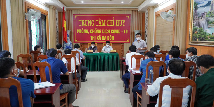 Đồng chí Bí thư Thị ủy Ba Đồn Trương An Ninh chủ trì buổi làm việc với Sở Y tế và Trung tâm Chỉ huy phòng chống dịch Covid-19 thị xã.