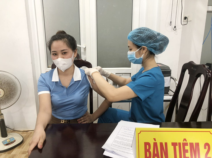 Gần 90% lực lượng giáo viên trên địa bàn TX. Ba Đồn đã được tiêm vắc-xin phòng ngừa Covid-19