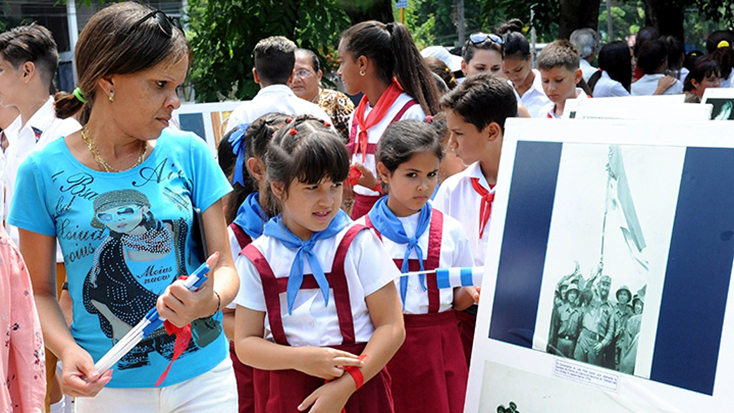 Triển lãm ảnh nhân dịp kỷ niệm 45 năm chuyến thăm lịch sử của lãnh tụ Cuba Fidel Castro tới Việt Nam. (Ảnh: Bộ Ngoại giao)