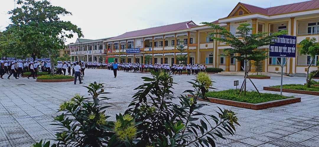 Nhiều trường học đã có sự đầu tư về cơ sở vật chất, trang thiết bị, phục vụ tốt nhiệm vụ dạy học