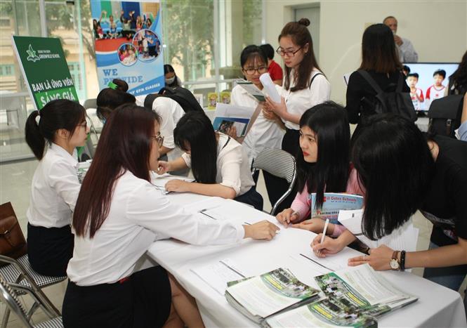  Các trường đại học lớn sẵn sàng xét tuyển những thí sinh có điểm cao nhưng không đỗ trong đợt xét tuyển nguyện vọng vừa qua. Ảnh: TTXVN