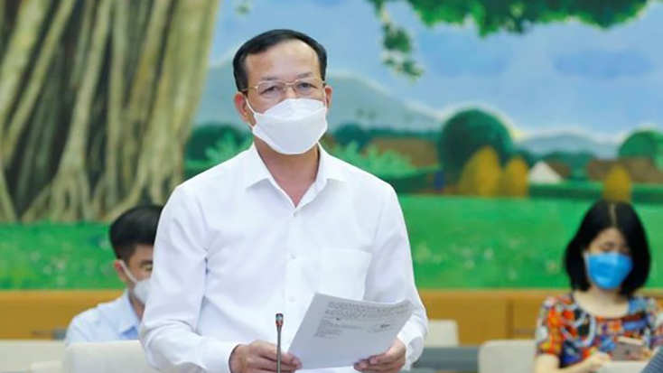 Phó Chánh án Tòa án Nhân dân Tối cao Nguyễn Trí Tuệ trình bày văn bản. Ảnh: Doãn Tấn/TTXVN)
