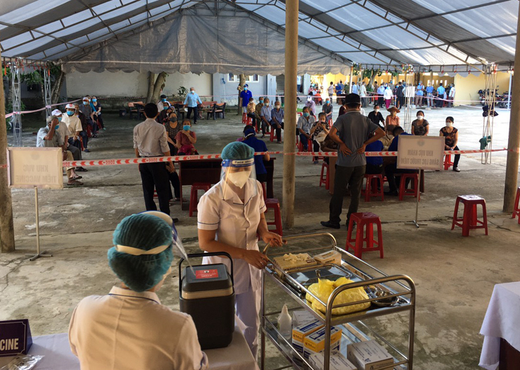 Huyện Bố Trạch tiếp tục triển khai công tác tiêm vắc-xin đúng thời gian, đối tượng và đạt tiến độ.