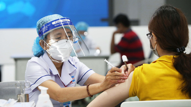 Thủ tướng: Không được thu phí tiêm chủng hay bất kỳ biểu hiện trục lợi nào khác trong việc tiêm chủng vaccine phòng COVID-19 cho người dân.