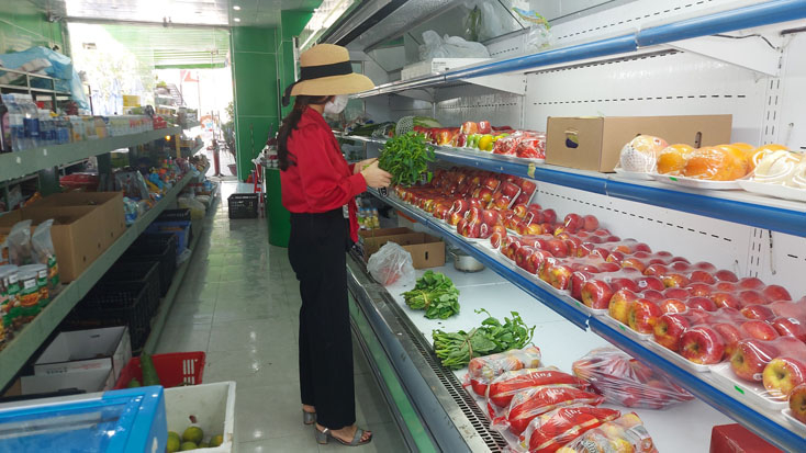 Thời gian qua, doanh nghiệp, trung tâm thương mại, siêu thị chủ động cung ứng đầy đủ các mặt hàng phục vụ đủ nhu cầu của người dân.