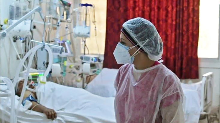 Số ca nhiễm và tử vong do COVID-19 tiếp tục gia tăng trên thế giới. (Ảnh: AFP)