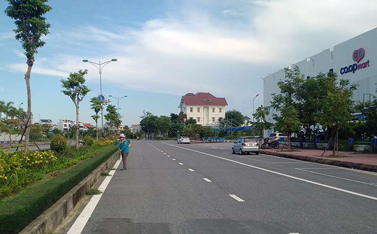 Những tuyến đường TP. Đồng Hới vẫn xanh-sạch-đẹp trong những ngày thực hiện giản cách xã hội phòng, chống Covid-19