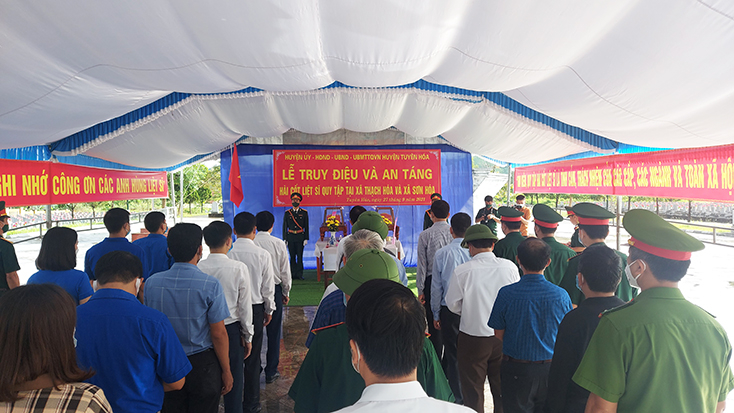 Quang cảnh lễ truy điệu.