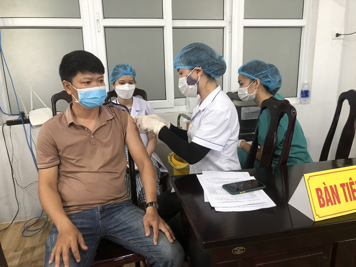Công tác tiêm chủng vắc xin luôn được TX. Ba Đồn triển khai nhanh chóng nhằm hướng tới miễn dịch cộng đồng