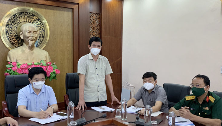 Đồng chí Phó Chủ tịch UBND tỉnh, Tổ trưởng Tổ công tác Hồ An Phong phát biểu tại buổi làm việc.