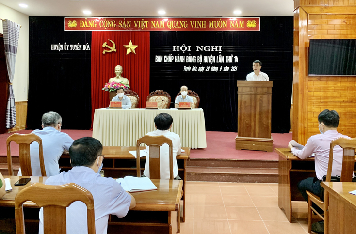 Đồng chí Nguyễn Hoài Nam, Tỉnh ủy viên, Bí thư Huyện ủy kết luận hội nghị.