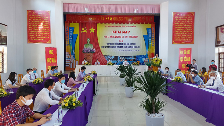 Lễ khai mạc được kết nối trực tuyến với các địa phương trên địa bàn huyện Bố Trạch.