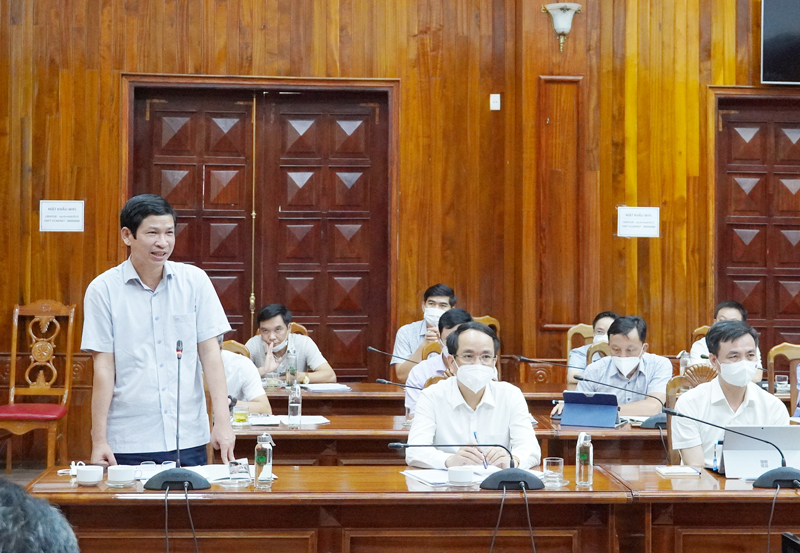 Đồng chí Phó Chủ tịch UBND tỉnh Hồ An Phong phát biểu tại buổi làm việc.