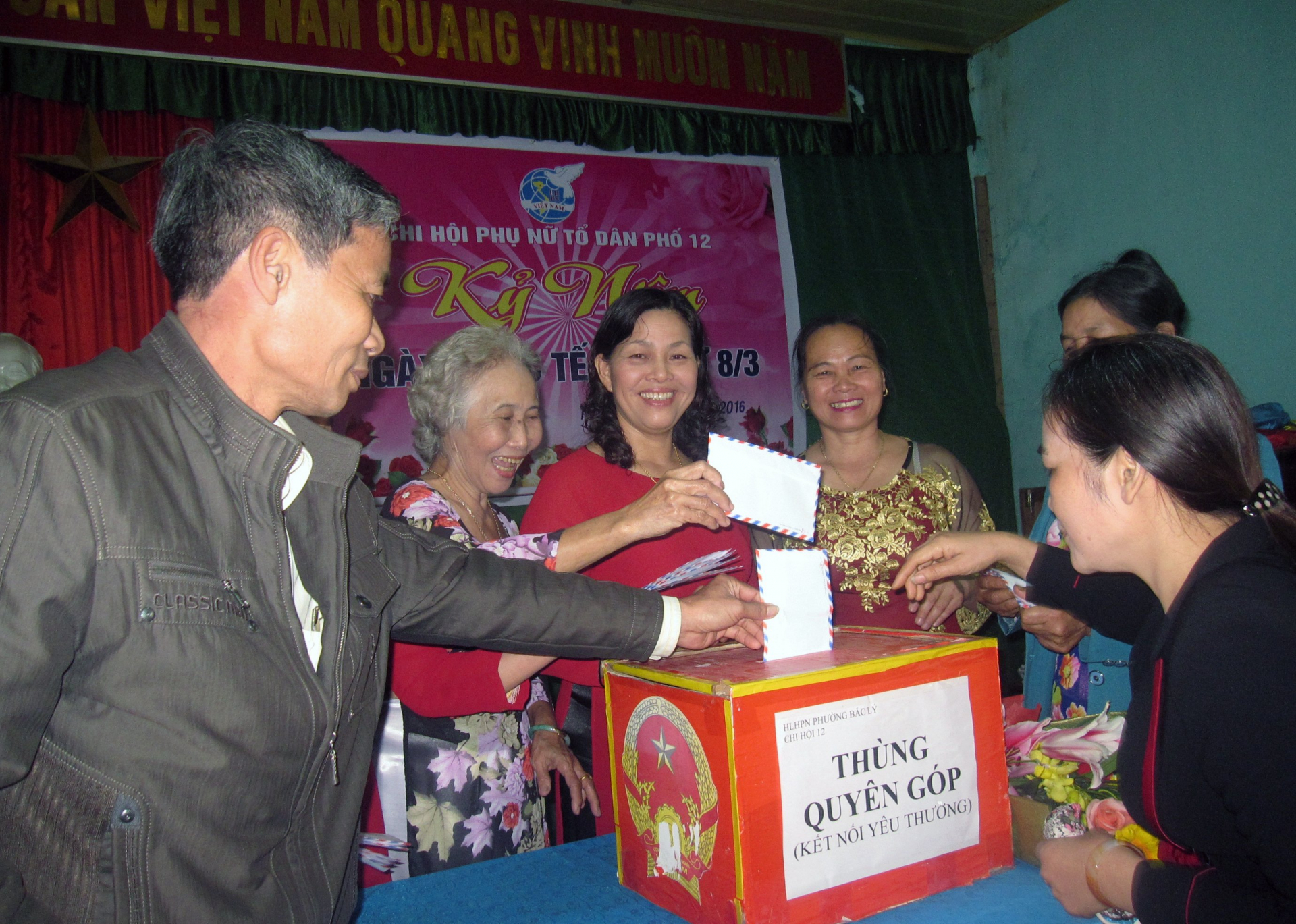 Các tổ chức đoàn thể TDP 12 luôn nhiệt tình ủng hộ kinh phí, tạo nguồn hỗ trợ học sinh có hoàn cảnh khó khăn vươn lên trong học tập (ảnh chụp trước tháng 4-2021).