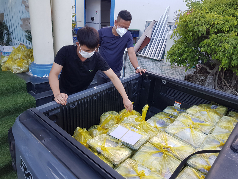 Đội PUN chuyển hàng ngàn suất cơm đến các khu cách ly, khu điều trị bệnh nhân Covid-19 mỗi ngày 