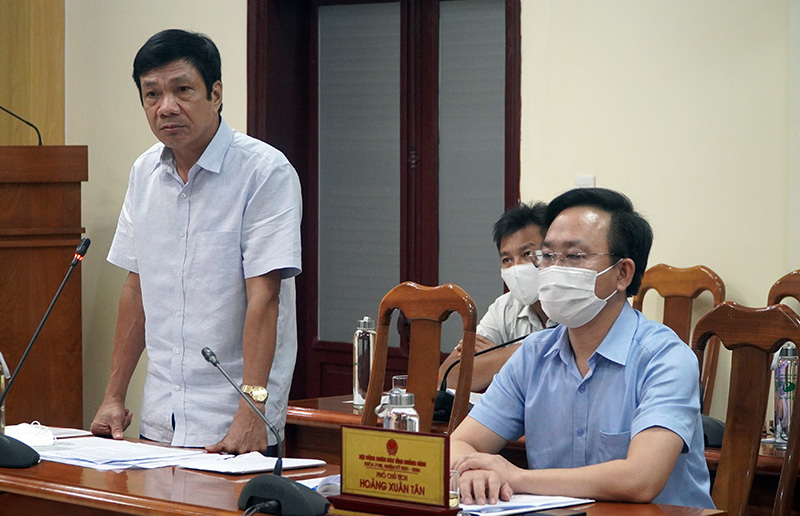 Đồng chí Phó Chủ tịch Thường trực HĐND tỉnh Nguyễn Công Huấn phát biểu tại hội nghị.