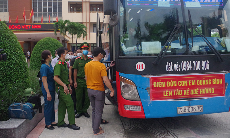Các thành viên Tổ công tác lên đường làm nhiệm vụ