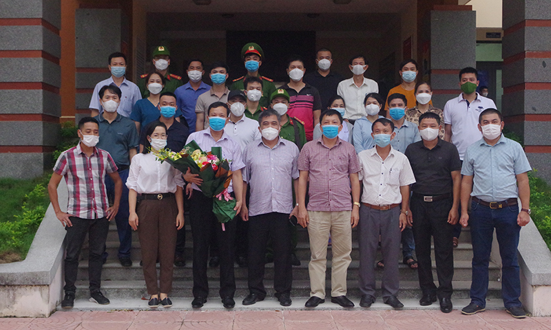 Thay mặt lãnh đạo tỉnh, đồng chí Phó chủ tịch Thường trực UBND tỉnh Đoàn Ngọc Lâm chúc Tổ công tác hoàn thành xuất sắc nhiệm vụ được giao.