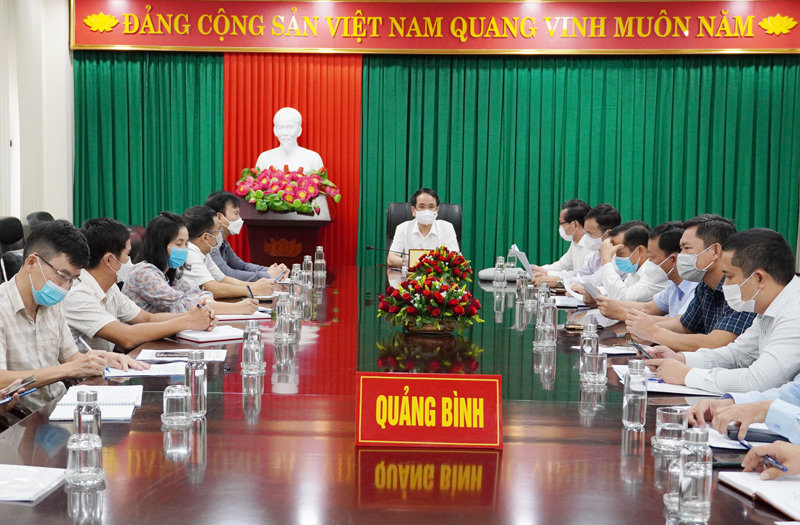 Đồng chí Phó Chủ tịch UBND tỉnh Phan Mạnh Hùng dự hội nghị tại điểm cầu tỉnh Quảng Bình.